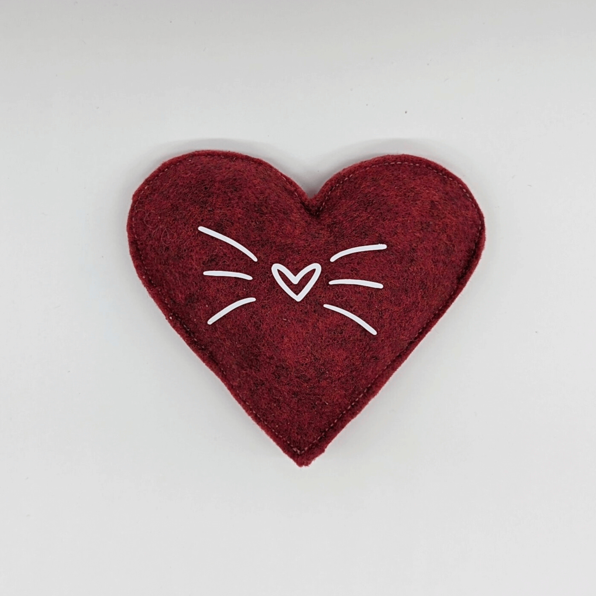 Katzenminzekissen in Herzform